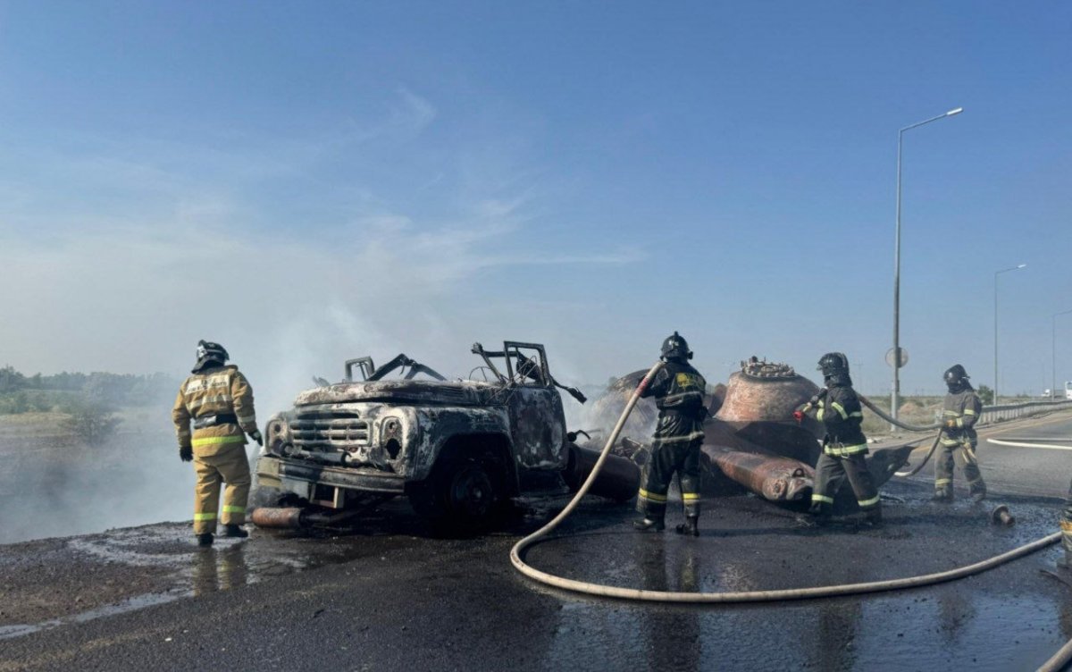 Газовоз сгорел дотла в Астане