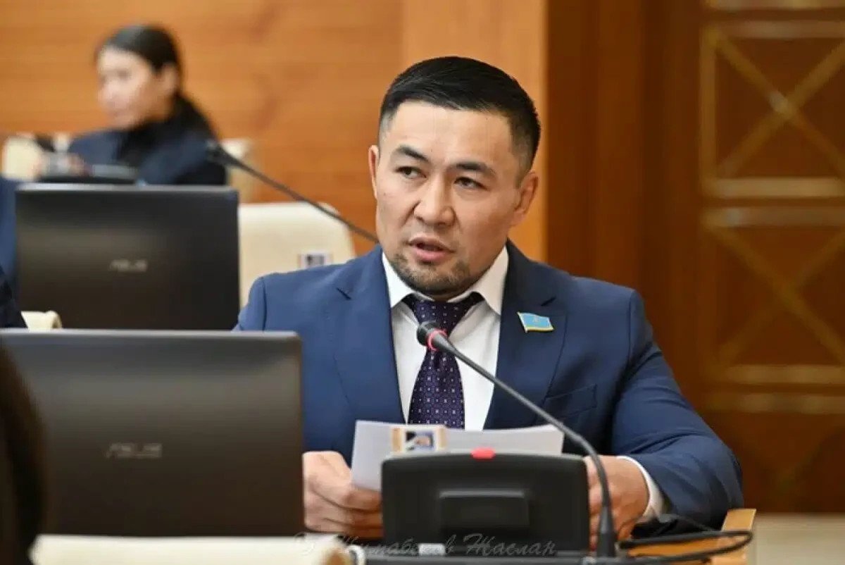 Поздравивший маму депутат Назаров намекнул на уход из политики