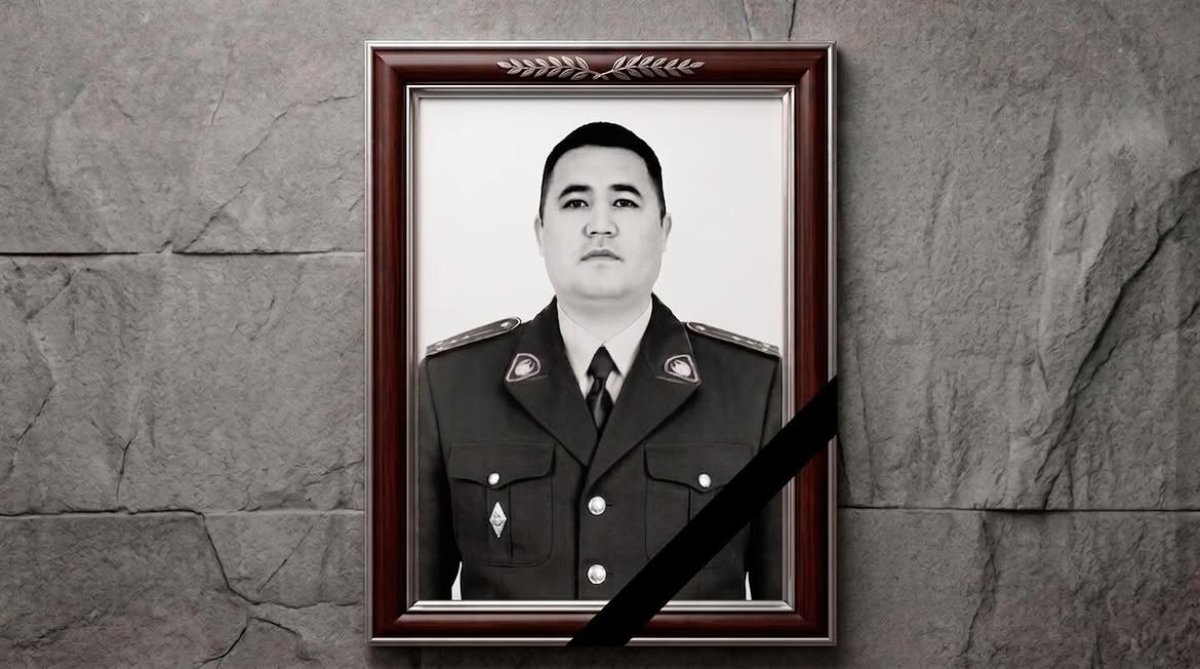 Жуткие кадры: в Туркестане произошла авария, полицейских разбросало по дороге