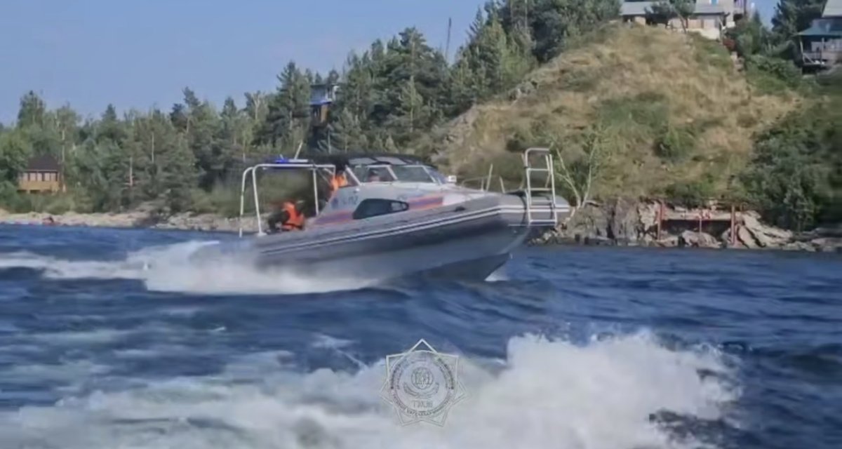 13 человек застряли на Бухтарминском водохранилище из-за сильного ветра