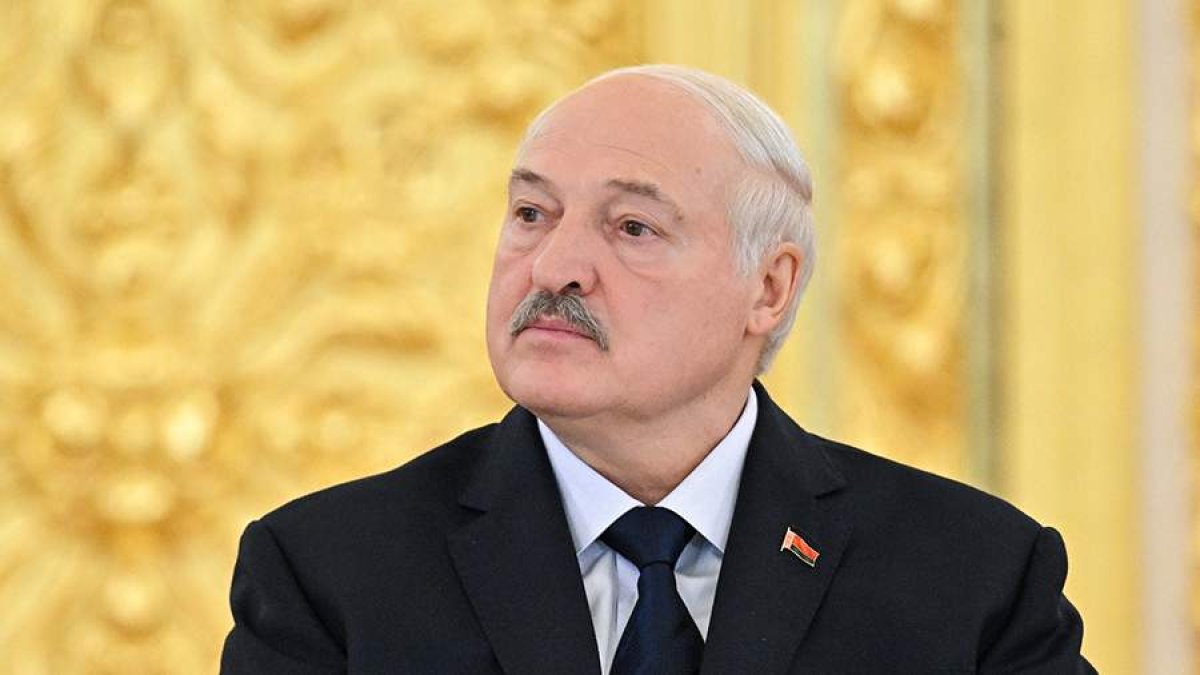 Лукашенко ответил на вопрос об отправке белорусских военных в Украину