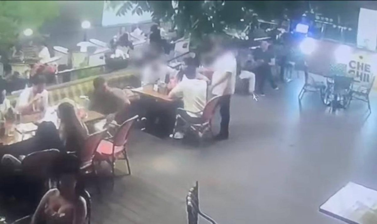 Выстрелил прямо в лицо: видео нападения в Актау шокировало казахстанцев