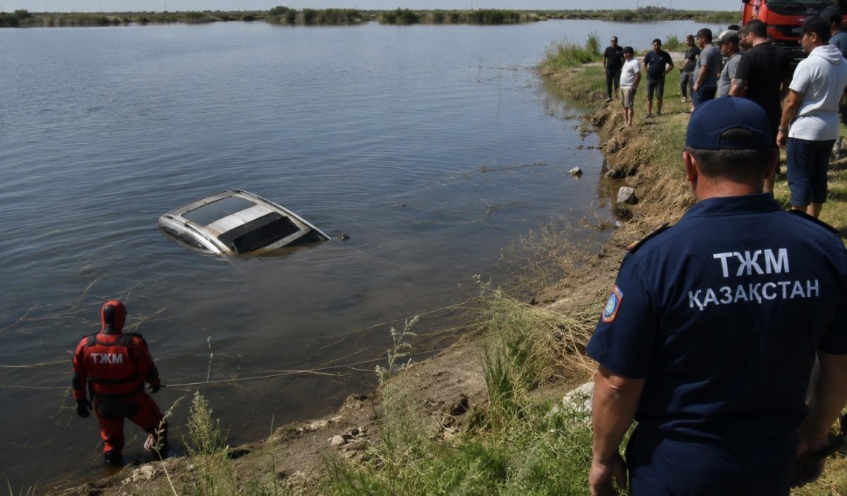 В Акмолинской области машина съехала в водоем: погибли две девочки
