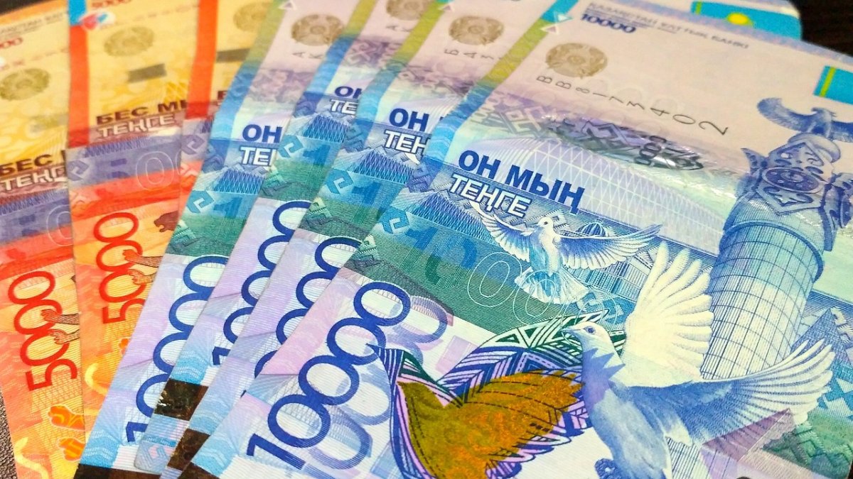 Казахстанцев предостерегли от использования некоторых купюр тенге