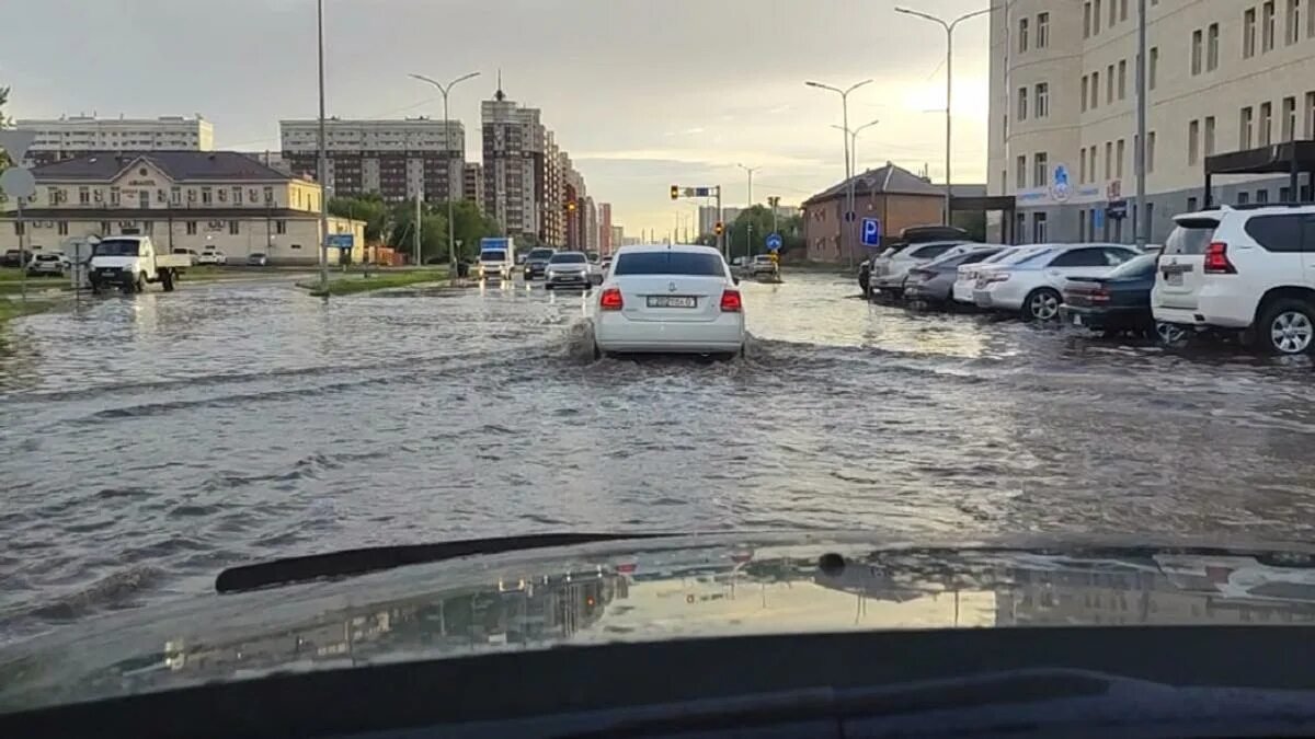 Владельцы пострадавшего от ливня авто готовят иск к чиновникам Астаны