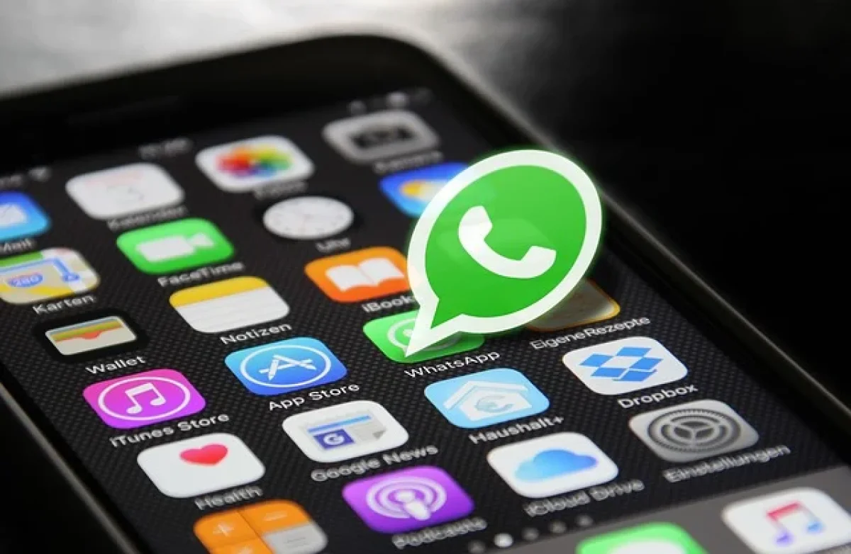 Казахстанцев предупредили о новой опасности в WhatsApp