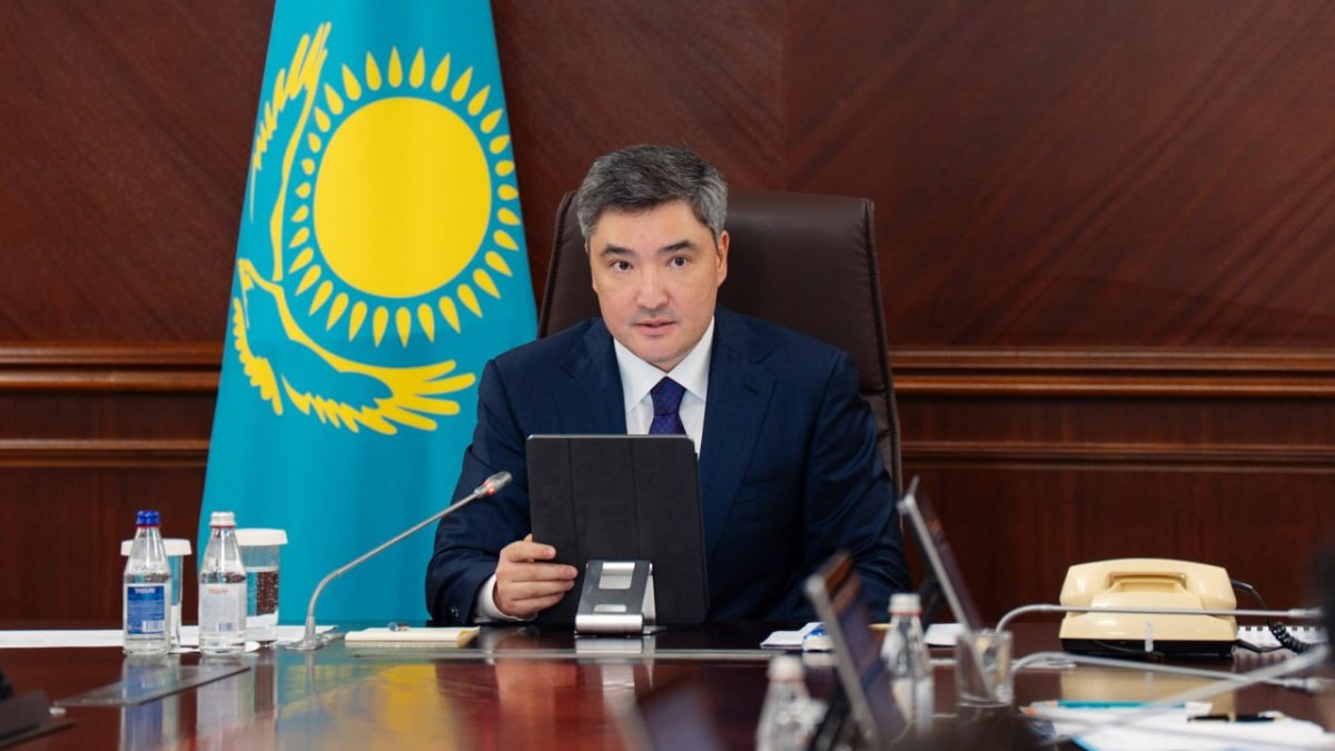 Бектенов раскритиковал цифровизацию бизнеса: 60% услуг оказывают на бумаге