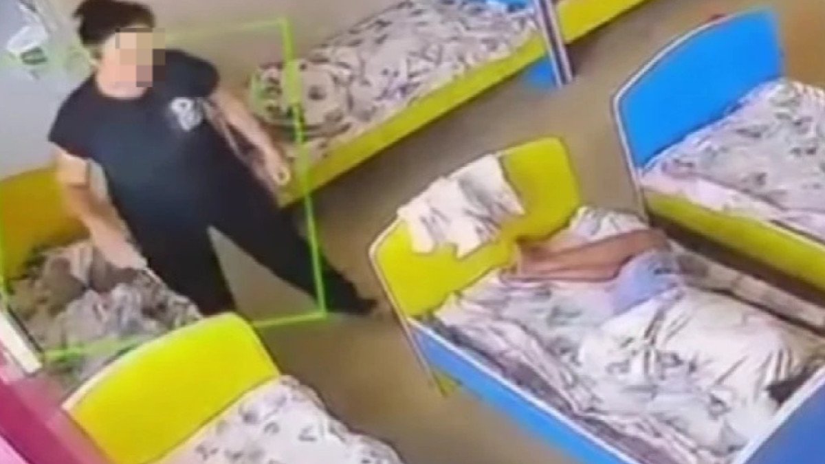 Связали ребенка с аутизмом: в Таразе расследуют жестокое обращение с детьми