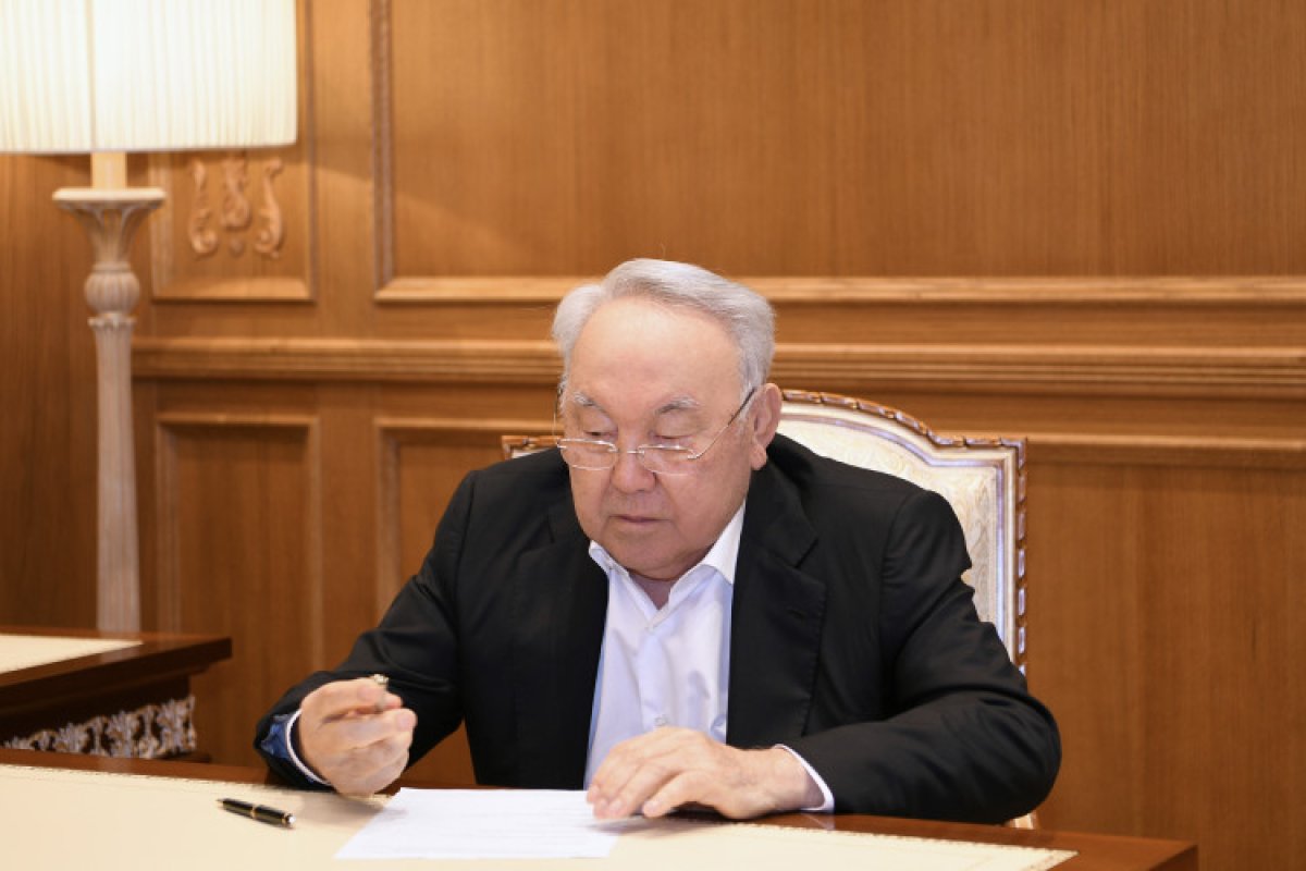Назарбаев проголосовал на выборах в Курултай после операции на позвоночнике