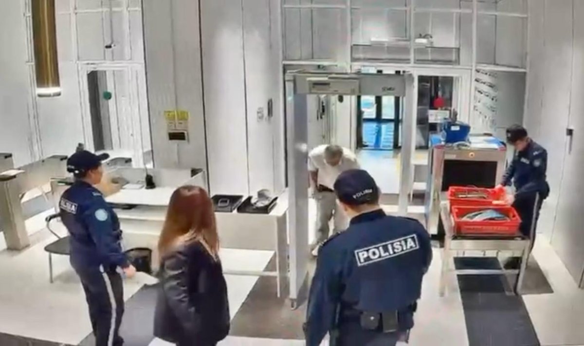 Шутка с раздеванием перед полицейскими дорого обошлась пенсионеру в Астане