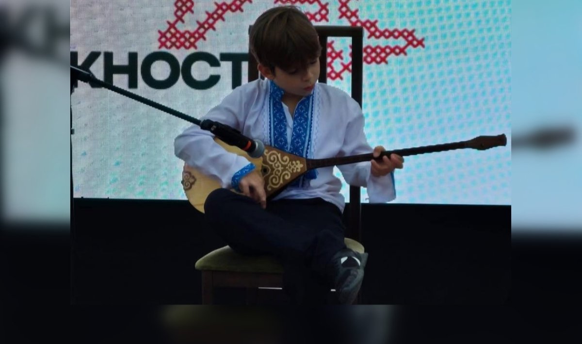 Мальчик из Украины покорил казахстанцев исполнением кюев