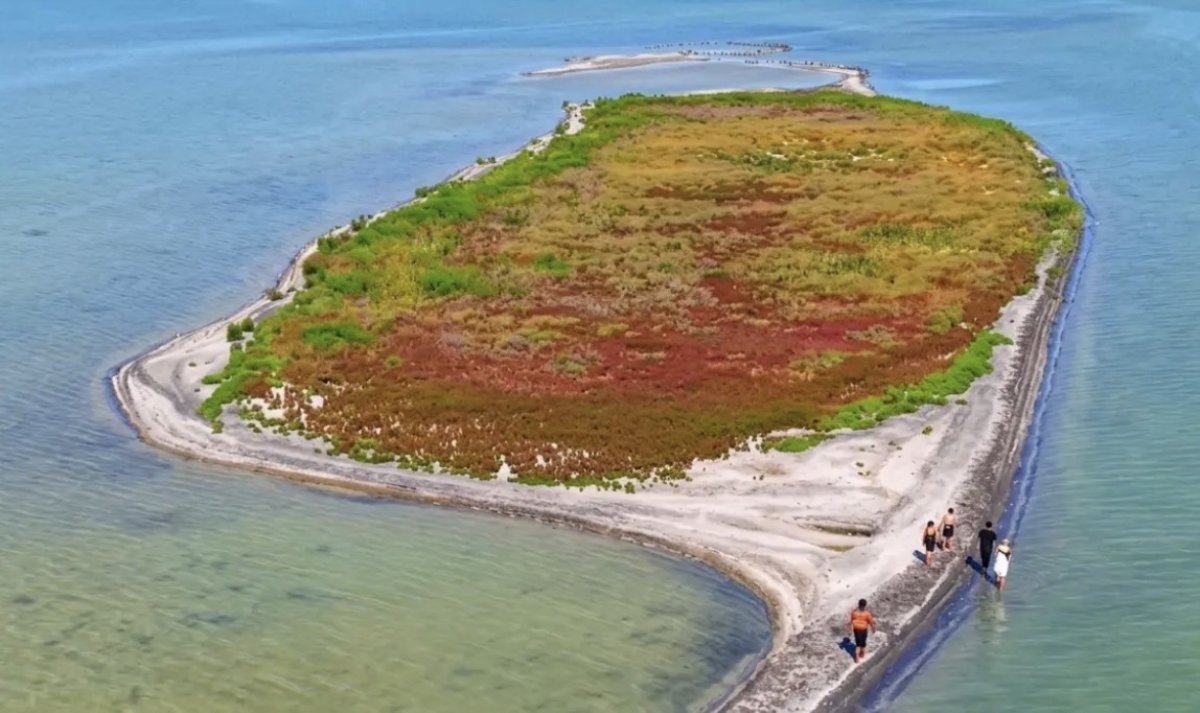 Новый остров появился в Каспийском море у берегов Казахстана