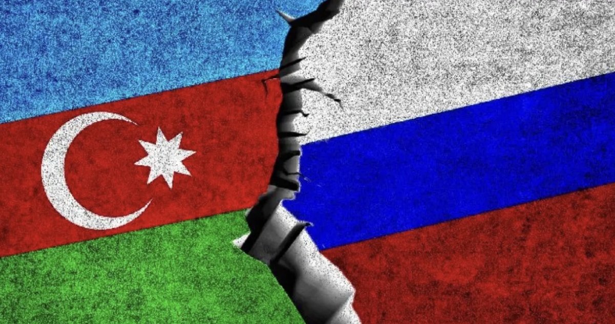 У посольства Азербайджана в РФ вывесили провокационные плакаты: Баку требует расследования