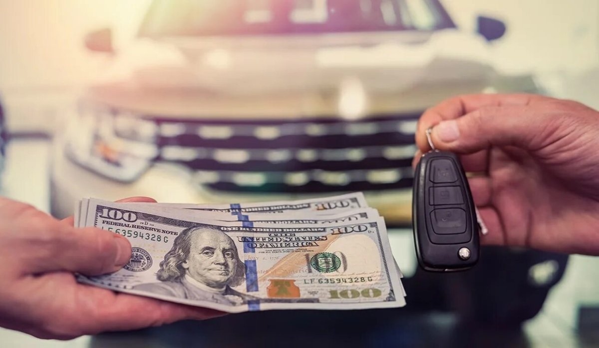 Россияне начали массово скупать подержанные авто в Казахстане