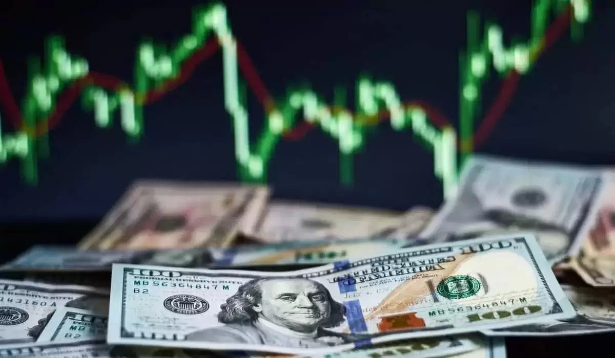 Ниже 400 тенге: аналитик рассказал, что ждёт доллар в Казахстане
