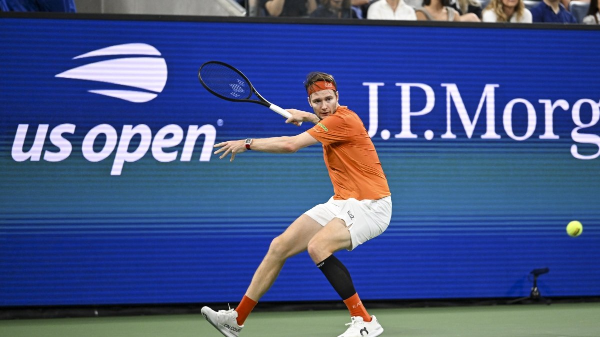 Бублик уничтожил французского теннисиста и вышел в третий круг US Open