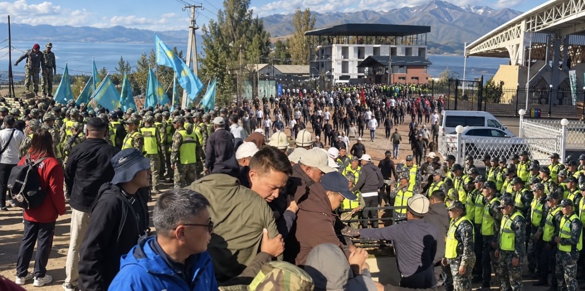 Безбилетники устроили давку перед финалом Казахстана и Кыргызстана по кок-бору