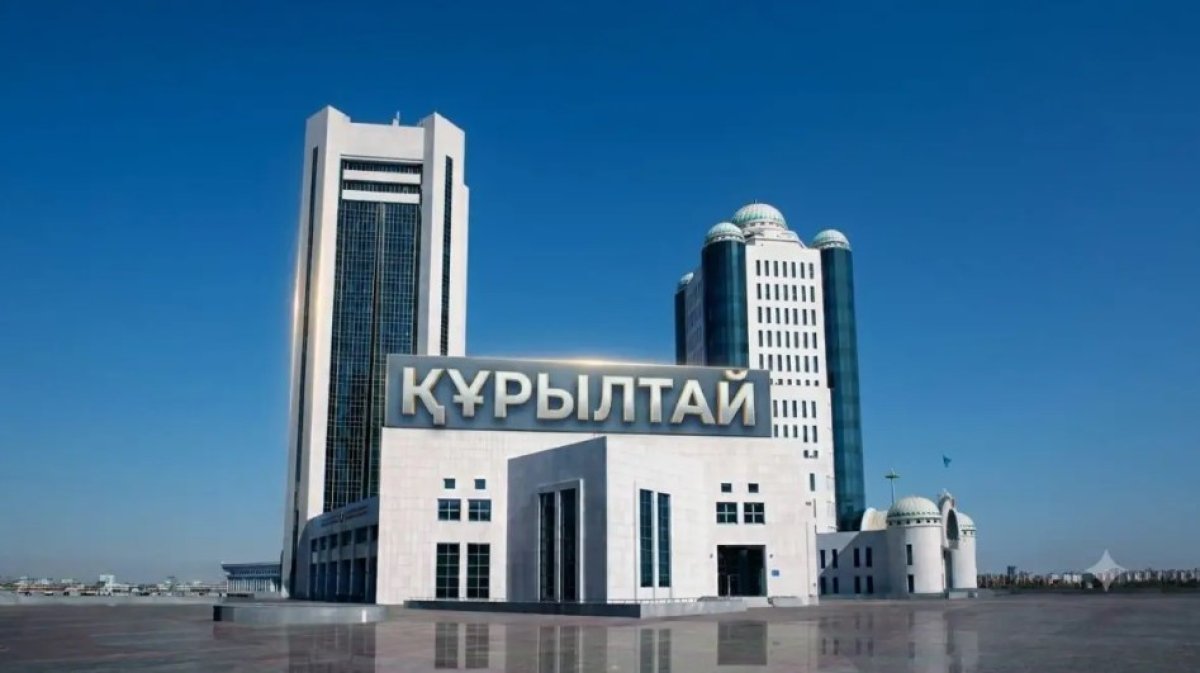 Право оппозиции: чем займутся в Курултае партии парламентского меньшинства