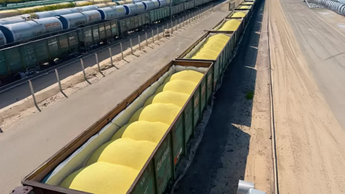 Казахстанская сера рискует застрять на пути к Балтике из-за украинских атак