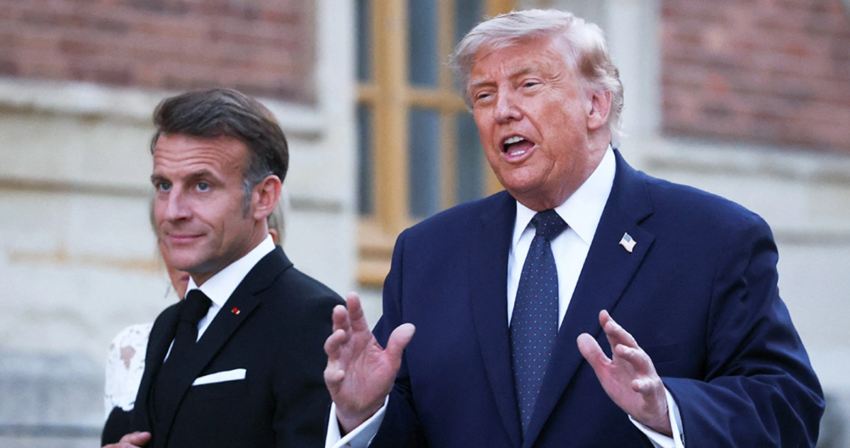 Макрон ответил Трампу после появления французских территорий под флагом США