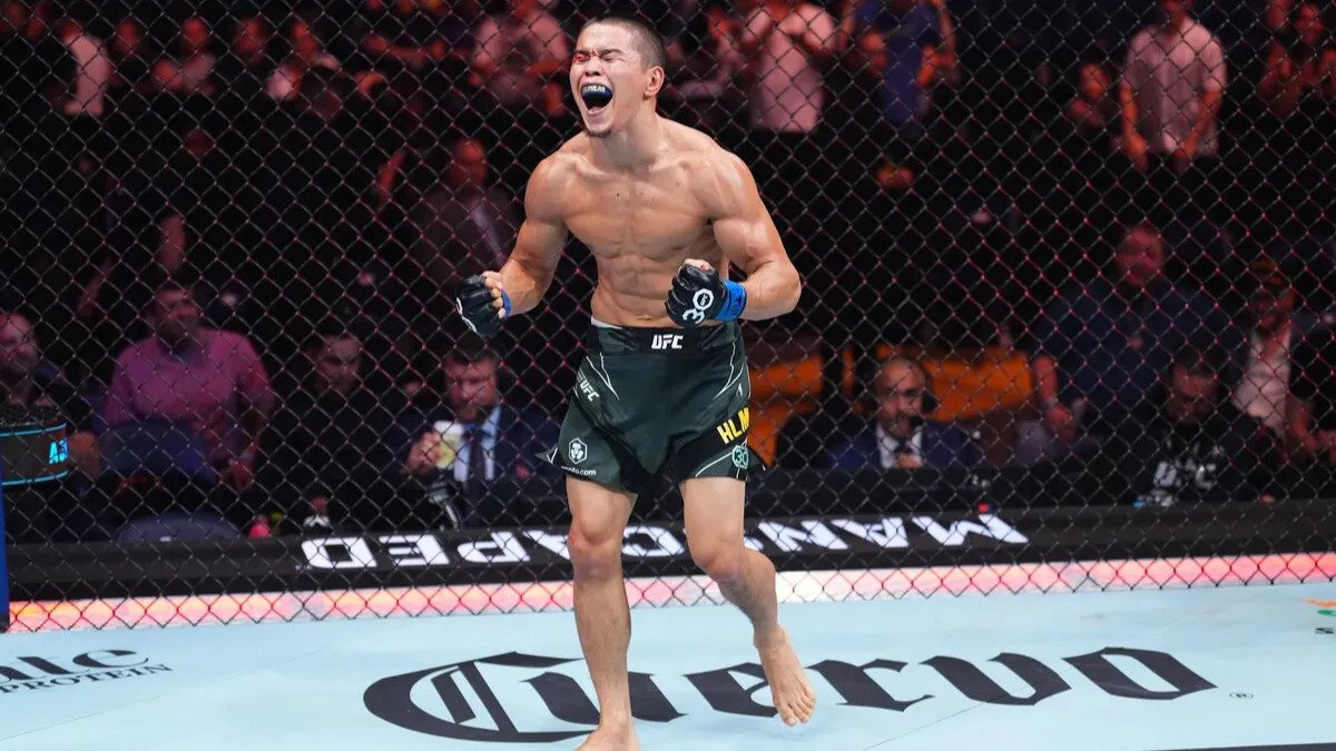 Официально объявлен бой казахстанца в UFC