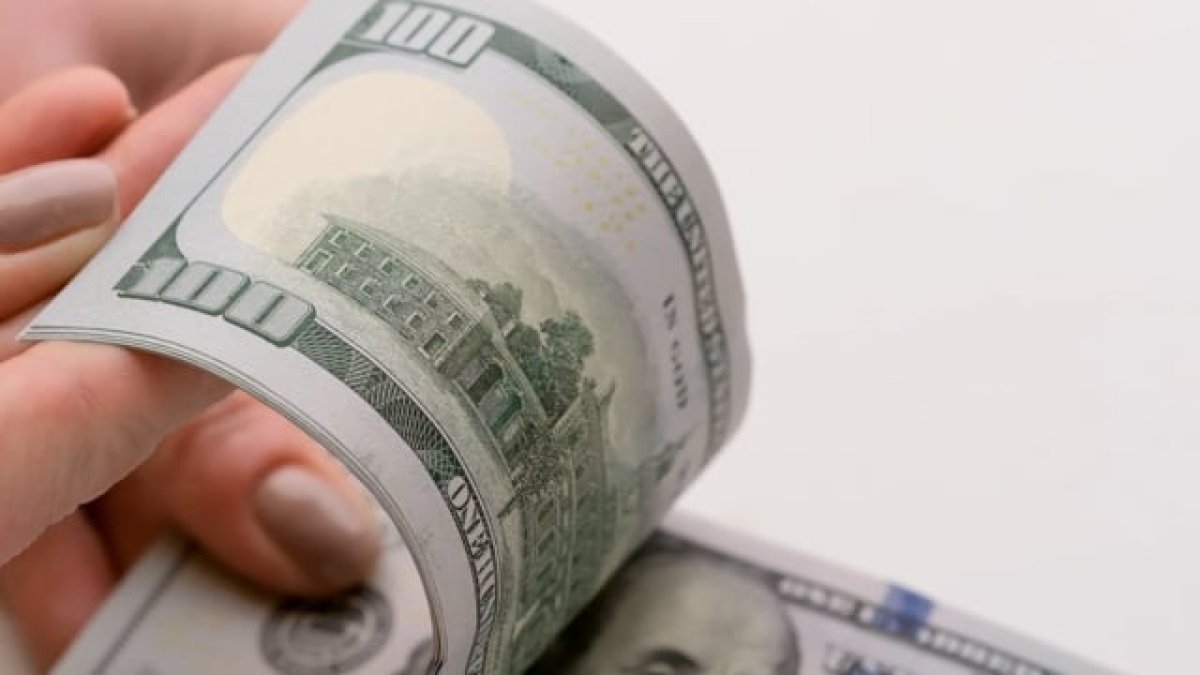 Тенге не удержал доллар ниже 440