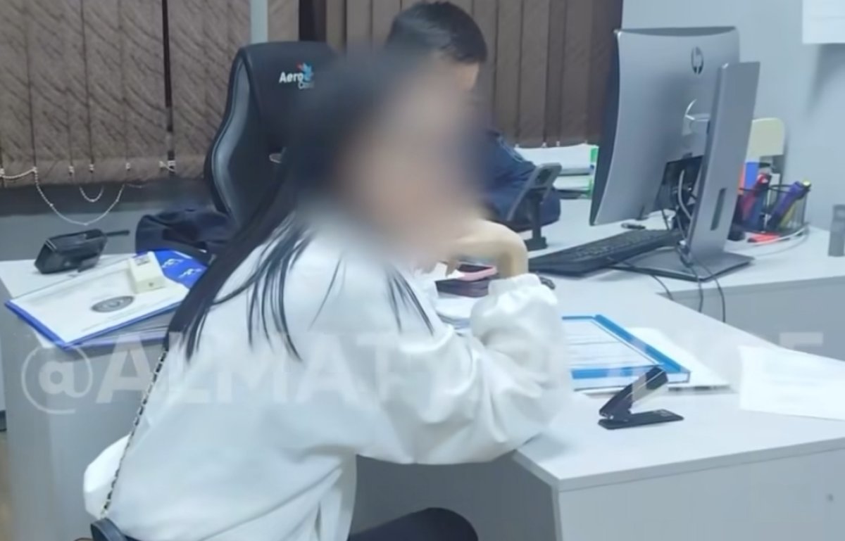 Полиция Алматы показала задержания в притоне интим-услуг