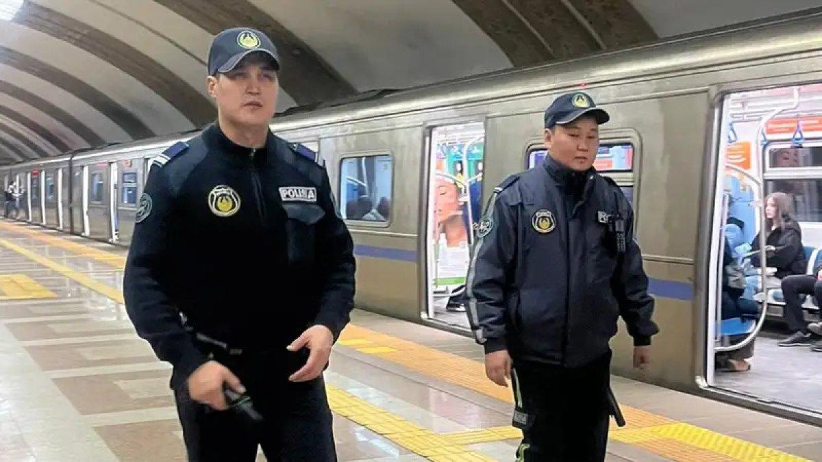 Пассажир с боеприпасами переполошил метро Алматы