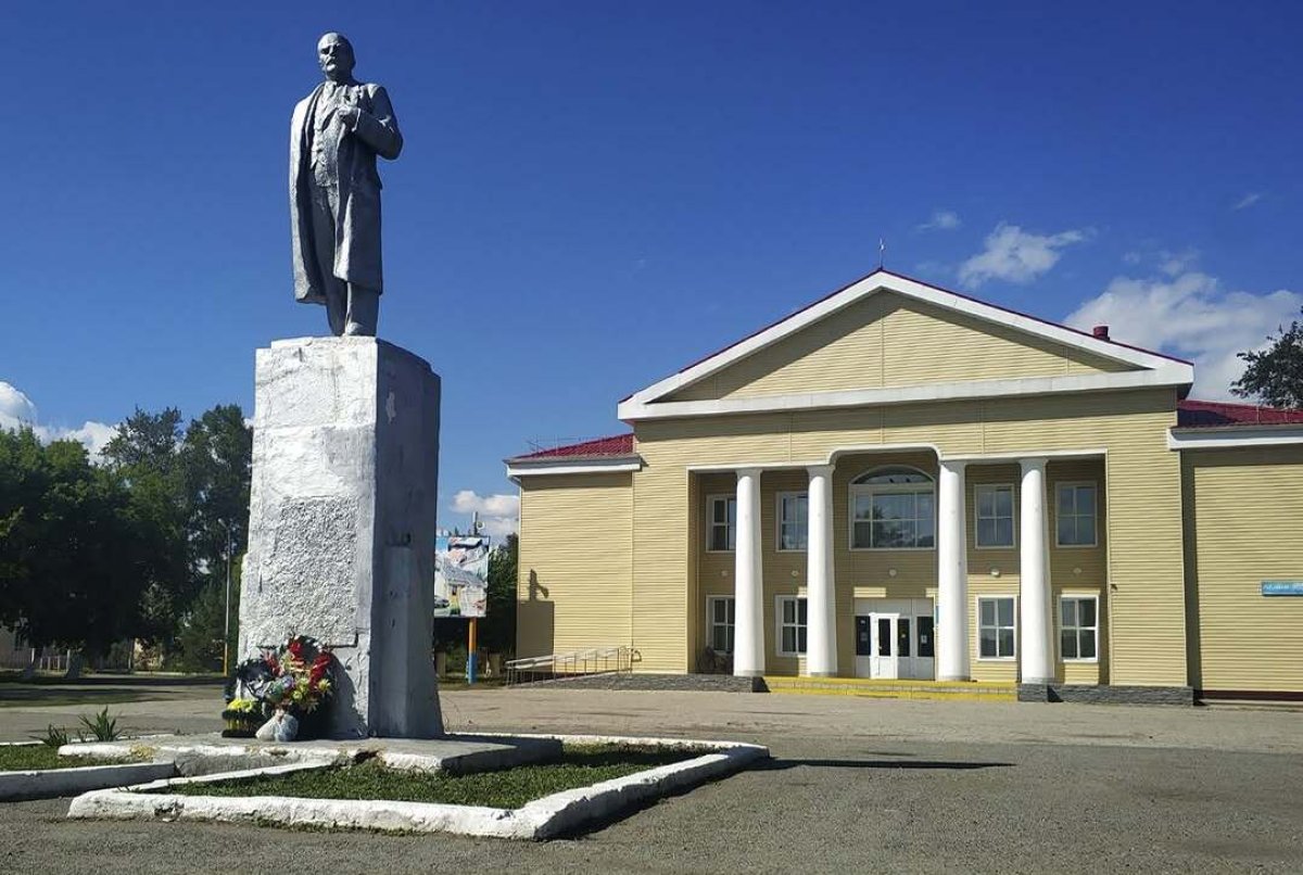 Памятник Ленину снесли на севере Казахстана