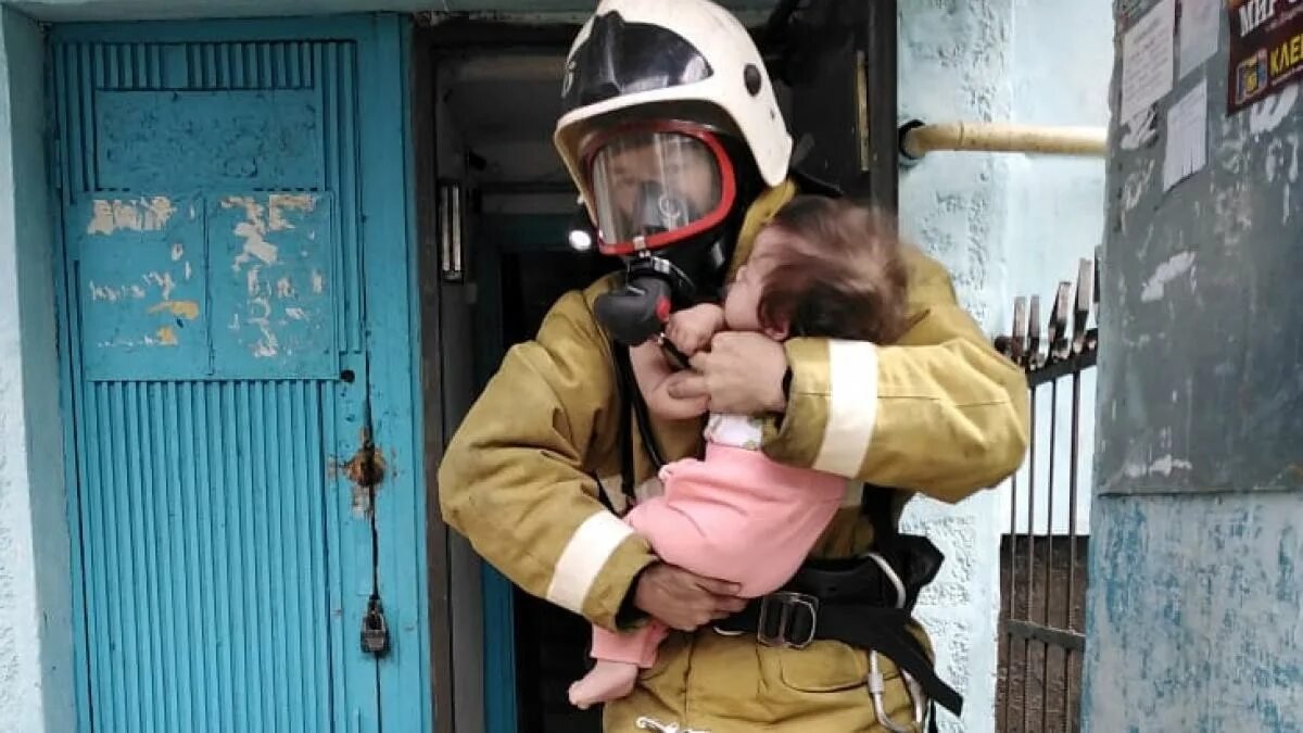 Детей эвакуировали из горящего дома в Кызылорде