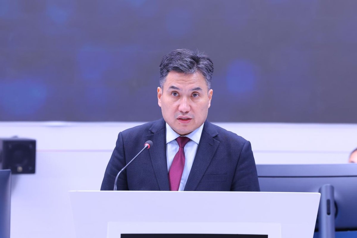 Зарплата 1,2 млн и две квартиры: министр труда Ертаев проверил себя на бедность