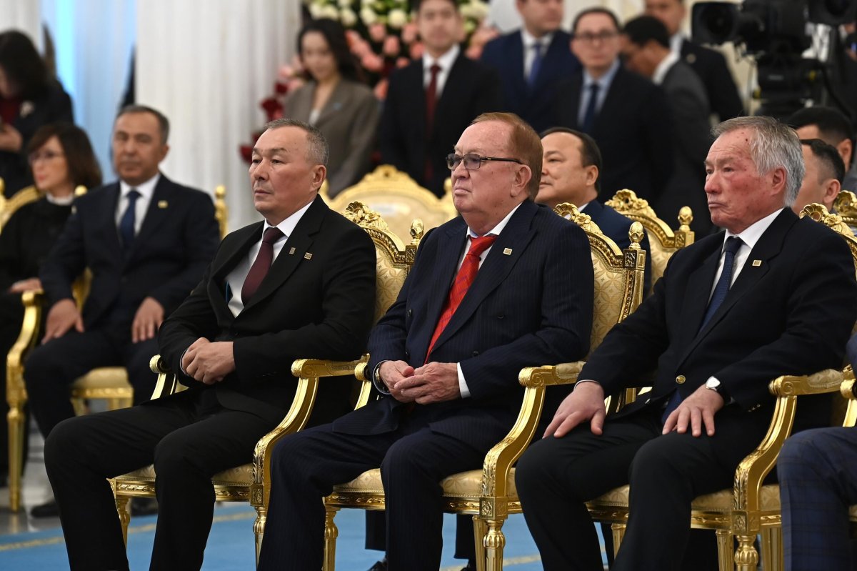 Более двух тысяч казахстанцев получат государственные награды ко Дню Республики