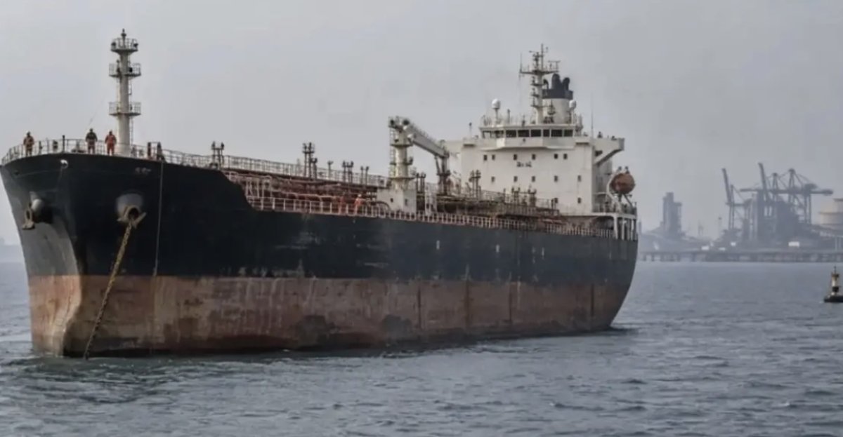 Казахстанец оказался в опасности на арестованном танкере у берегов Индии