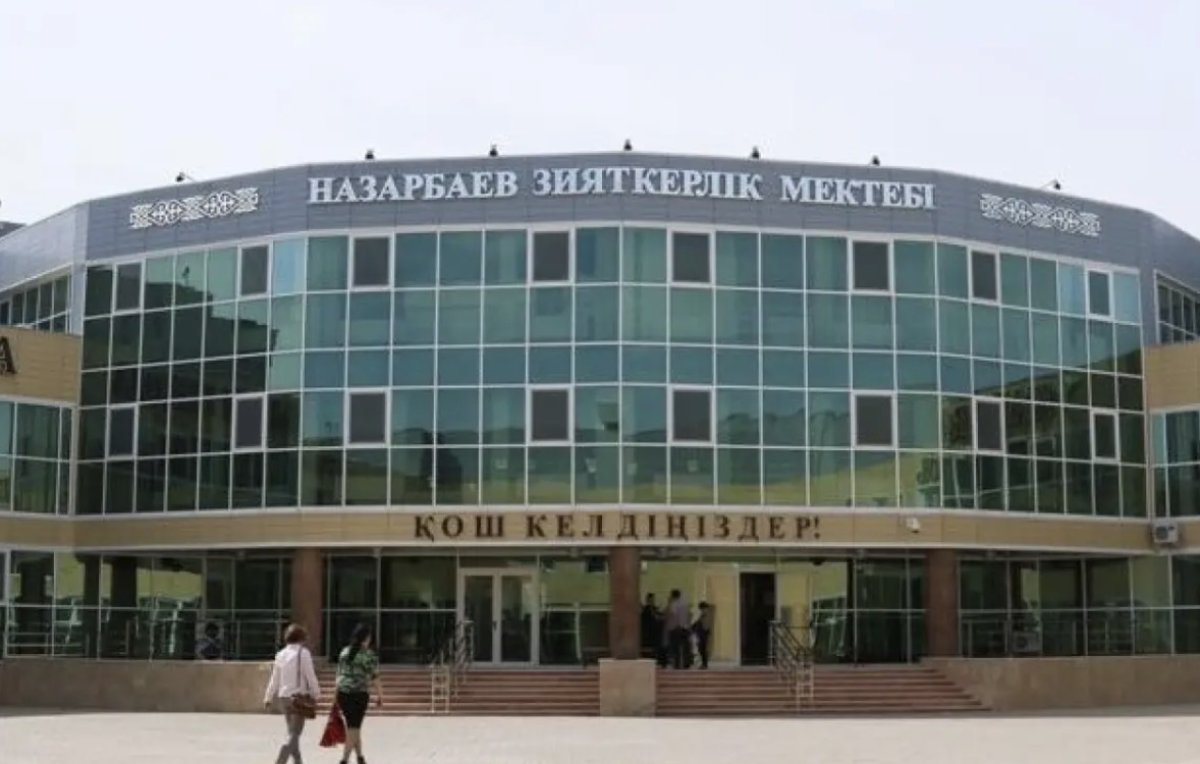 Преподавателя НИШ уволили после переписки с ученицей: появились новые подробности