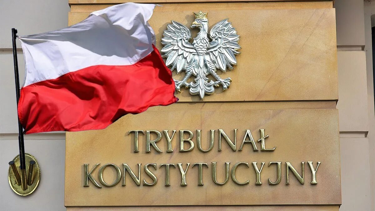 «Государственный переворот» в Польше: к зданию Конституционного трибунала стянули спецназ