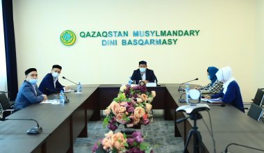 Куда уходят пожертвования казахстанцев: директор фонда «Закят» назначил зарплату новорожденной дочери