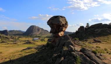 Неповторимые скалы и озёрная красавица: Чем привлекает Баянаульский природный парк