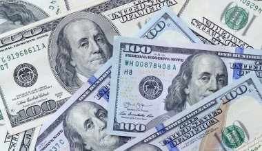 На торгах в Казахстане продолжает падать доллар