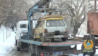 В Алматы задержали "автомобиль на дровах"