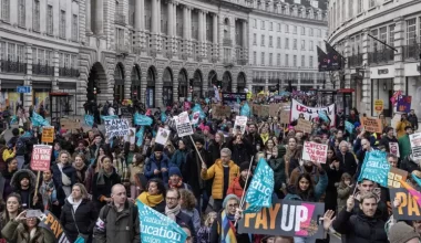Полмиллиона человек вышли на забастовку в Лондоне
