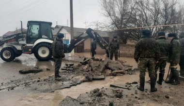 Несколько городов и районов затопило на юге Казахстана