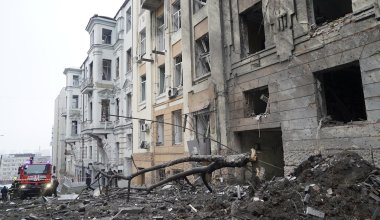 Жилой дом и вуз повреждены ракетным обстрелом в центре Харькова