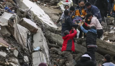 Число жертв землетрясения в Турции выросло до 3432 человек