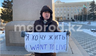"Не живём, а выживаем": на одиночный пикет вышел мужчина в Уральске
