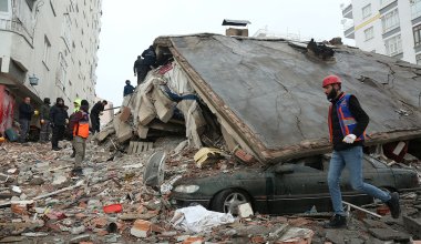 Число жертв землетрясений в Турции превысило 9 тыс человек