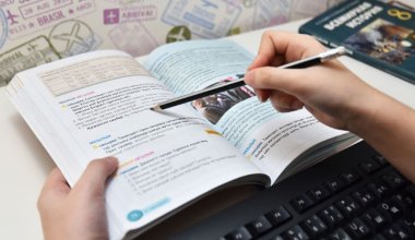 Издательства в Казахстане обязали заменять учебники с ошибками за свой счёт