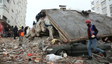 Число жертв землетрясения в Турции превысило 21 тыс человек