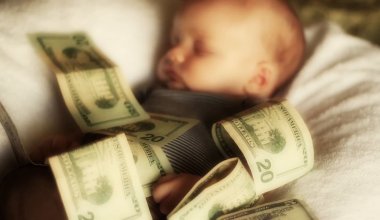 За 2 млн тенге пытались продать новорождённого сына родители в Алматы