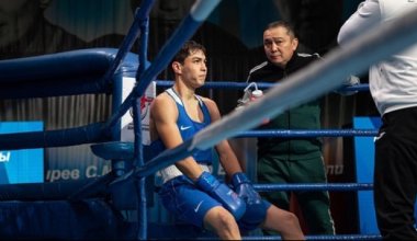 Казахстанский боксер нокаутировал четырехкратного чемпиона
