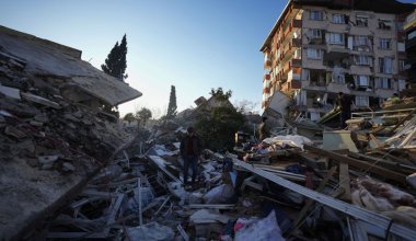 Полностью разрушенная многоэтажка: спасатели Казахстана рассказали о сложных объектах в Турции